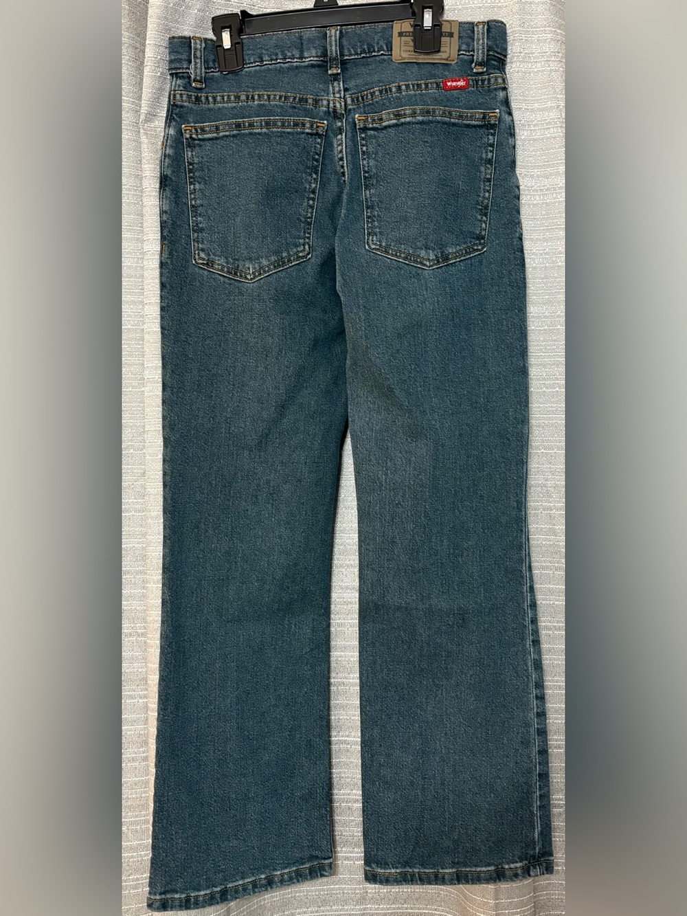 Wrangler Boys Classic Boot Cut Jeans Size 14 Regular Medium Wash - Picture 4 of 5